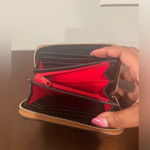 ❤️ Authentic Dooney and Bourke Pebble Grain Medium Zip Around Wallet ❤️ - Picture 7 of 7